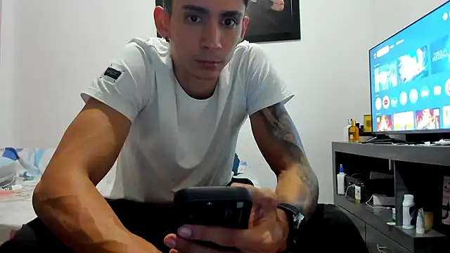 Snapshot of OliverBennet chatting on October 7, 2025, 12:11 am OliverBennet online show from October 7, 2025, 12:11 am