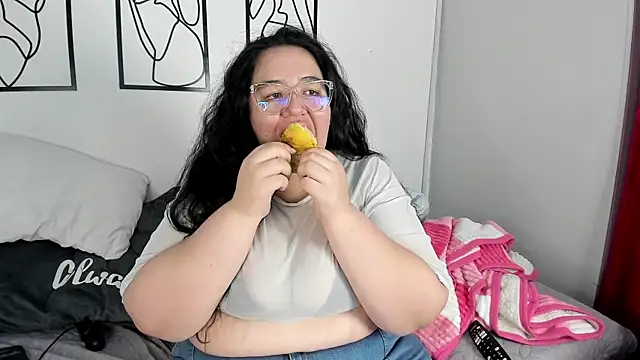 RubyPirsso18 online show from October 21, 2025, 7:02 pm