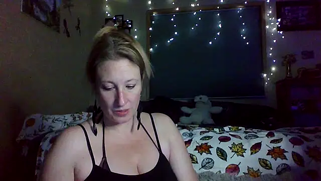 lilyhornyhousewife online show from September 28, 2025, 10:44 am