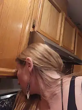 lilyhornyhousewife online show from May 24, 2026, 11:43 am