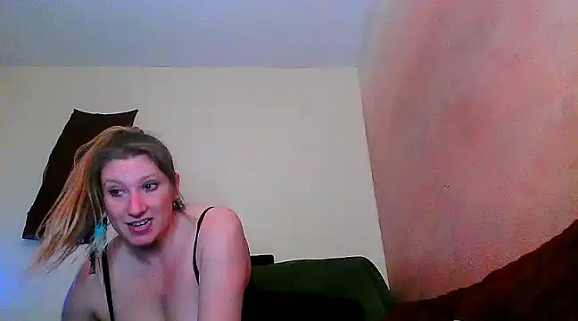lilyhornyhousewife online show from March 17, 2025, 2:30 am