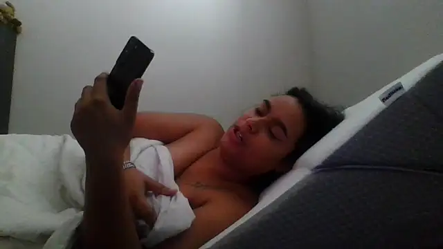 cinnaminnie online show from November 14, 2025, 3:37 pm