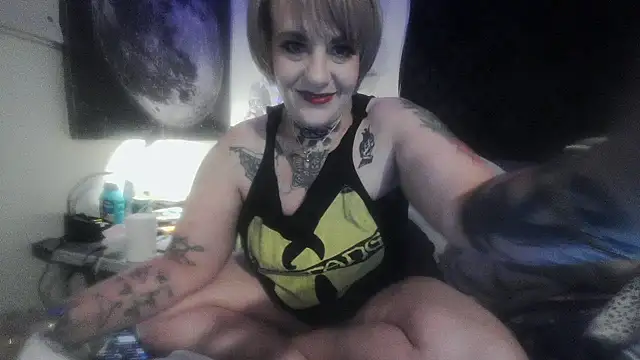 Snapshot of Hunniebunnie78 chatting on June 27, 2026, 1:44 am Hunniebunnie78 online show from June 27, 2026, 1:44 am