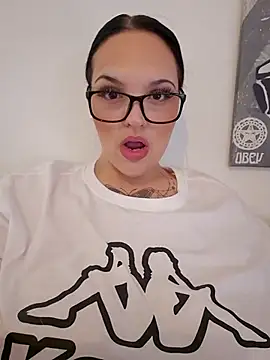 Jujuicy 97 online show from April 12, 2026, 7:22 am