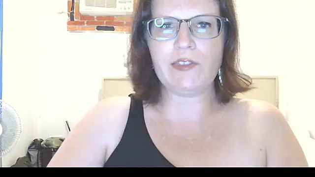 Snapshot of CrimsonMistress chatting on March 1, 2026, 10:43 pm CrimsonMistress online show from March 1, 2026, 10:43 pm