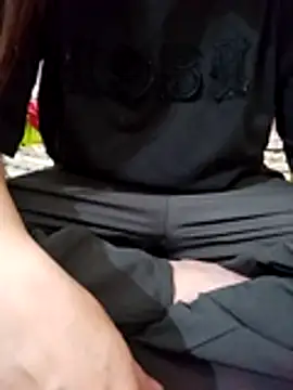 JasminePham online show from November 8, 2025, 7:39 pm