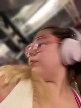 brooklynivy online show from April 21, 2026, 12:23 pm