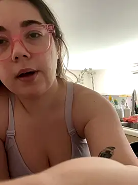 brooklynivy online show from October 14, 2025, 4:57 am