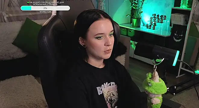 Snapshot of KiraLiLime chatting on October 4, 2025, 11:06 pm KiraLiLime online show from October 4, 2025, 11:06 pm