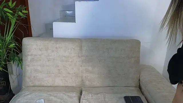 Lorenne Miller online show from September 14, 2025, 3:40 am