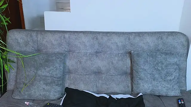 Lorenne Miller online show from March 18, 2025, 5:12 am