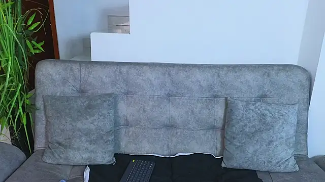 Lorenne Miller online show from March 18, 2025, 2:08 am