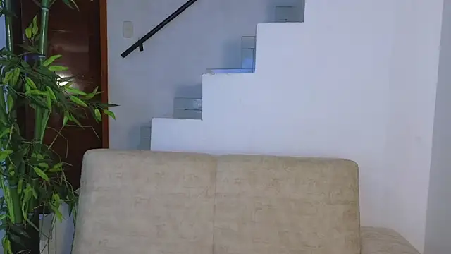 Lorenne Miller online show from September 18, 2025, 2:14 am