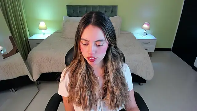 Snapshot of _Charlotte_evans_1 chatting on February 4, 2026, 11:44 pm Charlotte evans 1 online show from February 4, 2026, 11:44 pm