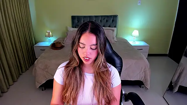 Snapshot of _Charlotte_evans_1 chatting on June 10, 2026, 8:21 pm Charlotte evans 1 online show from June 10, 2026, 8:21 pm