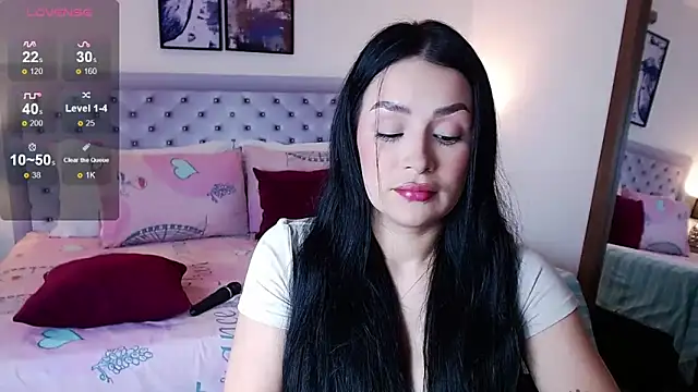 Snapshot of sarascottt chatting on December 19, 2024, 5:29 pm sarascottt online show from December 19, 2024, 5:29 pm