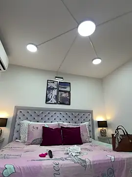 sarascottt online show from February 2, 2026, 7:02 pm