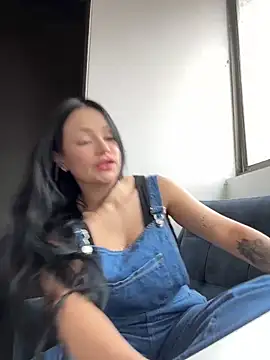 Snapshot of sarascottt chatting on February 10, 2025, 2:26 pm sarascottt online show from February 10, 2025, 2:26 pm