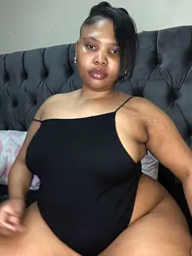 Snapshot of Anaelle24 chatting on July 13, 2026, 4:12 am Anaelle24 online show from July 13, 2026, 4:12 am