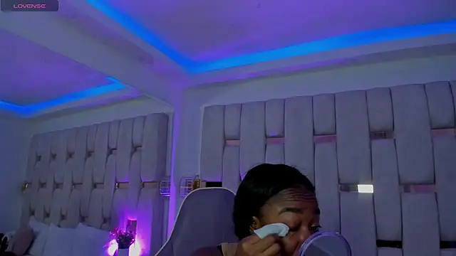 mia schwarz online show from March 16, 2026, 9:39 pm