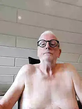 Snapshot of Greyhound70 chatting on October 1, 2025, 3:05 pm Greyhound70 online show from October 1, 2025, 3:05 pm