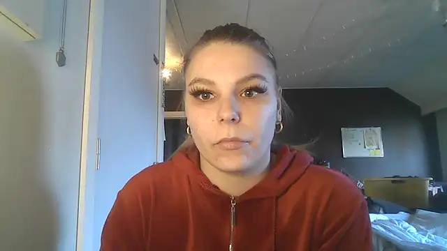 Snapshot of PetiteB_Official chatting on February 4, 2025, 12:44 pm PetiteB Official online show from February 4, 2025, 12:44 pm