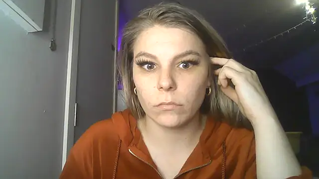 Snapshot of PetiteB_Official chatting on February 4, 2025, 5:12 pm PetiteB Official online show from February 4, 2025, 5:12 pm