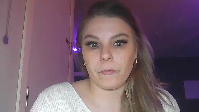 Snapshot of PetiteB_Official chatting on January 31, 2025, 8:33 pm PetiteB Official online show from January 31, 2025, 8:33 pm