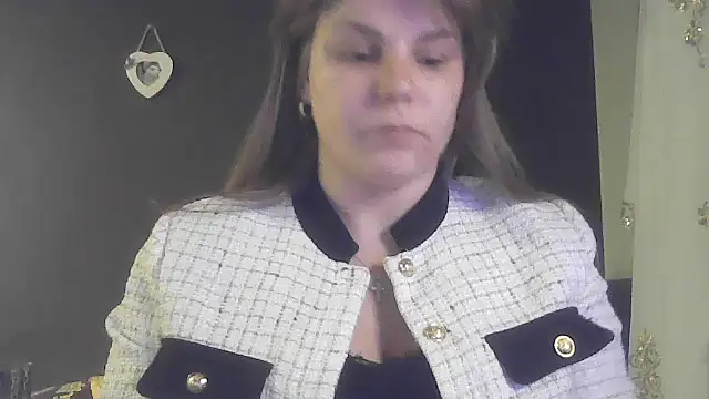 Snapshot of PetiteB_Official chatting on February 27, 2026, 2:45 am PetiteB Official online show from February 27, 2026, 2:45 am