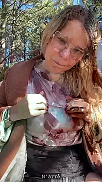 EmyLana online show from April 5, 2026, 7:37 am