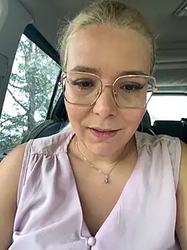 Snapshot of EmyLana chatting on September 10, 2025, 8:24 am EmyLana online show from September 10, 2025, 8:24 am