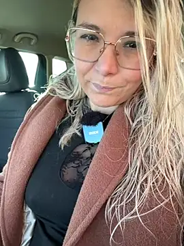 Snapshot of EmyLana chatting on February 1, 2026, 8:23 am EmyLana online show from February 1, 2026, 8:23 am