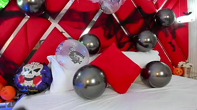 SusanCouper online show from October 27, 2025, 10:44 pm