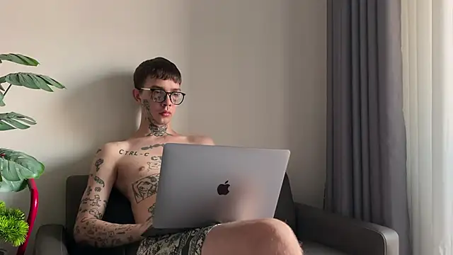 anahori  simon online show from April 12, 2026, 11:19 pm