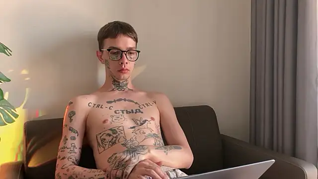 anahori  simon online show from April 5, 2026, 12:28 am