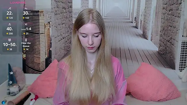 Cutieblondegirl online show from March 27, 2026, 10:16 am