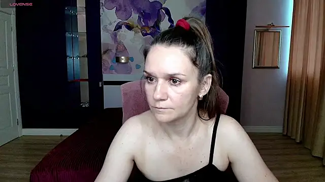 AriaGray online show from November 16, 2025, 8:08 am