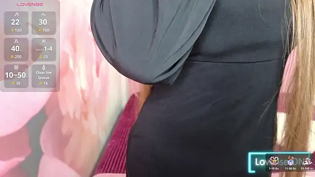 AriaGray online show from November 3, 2025, 2:31 pm