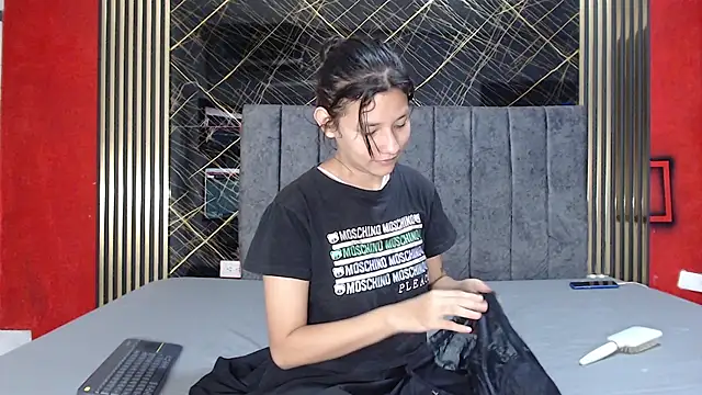 FerneyManti online show from April 4, 2026, 3:07 pm