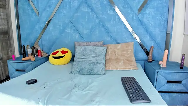 Aura love69 online show from March 10, 2026, 4:27 am