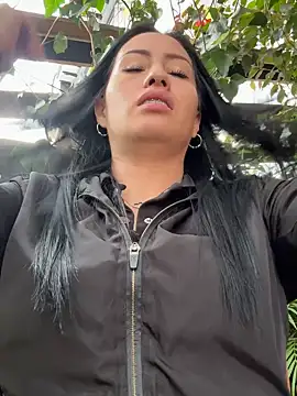 Snapshot of Sara_luna_ chatting on March 13, 2025, 9:37 pm Sara luna online show from March 13, 2025, 9:37 pm