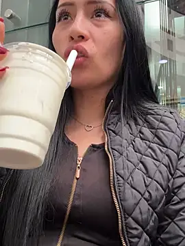 Snapshot of Sara_luna_ chatting on January 6, 2025, 4:02 pm Sara luna online show from January 6, 2025, 4:02 pm