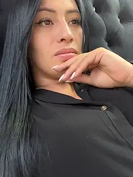 Snapshot of Sara_luna_ chatting on June 6, 2026, 5:18 pm Sara luna online show from June 6, 2026, 5:18 pm