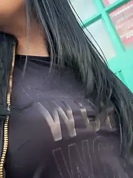 Snapshot of Sara_luna_ chatting on January 15, 2025, 10:46 pm Sara luna online show from January 15, 2025, 10:46 pm