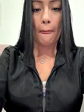 Snapshot of Sara_luna_ chatting on October 29, 2025, 12:42 am Sara luna online show from October 29, 2025, 12:42 am