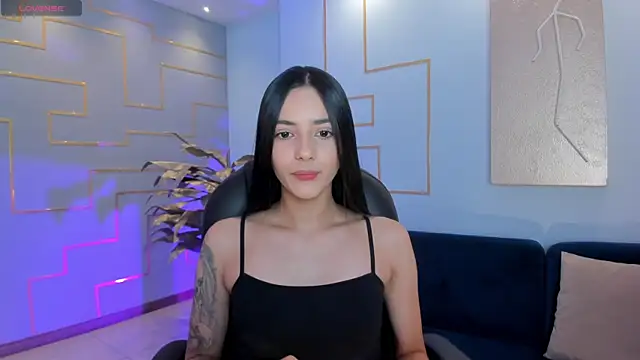 HannahJamesX online show from February 7, 2025, 6:45 pm