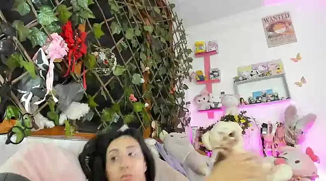 Snapshot of LunaDeCristall chatting on February 14, 2025, 11:53 am LunaDeCristall online show from February 14, 2025, 11:53 am