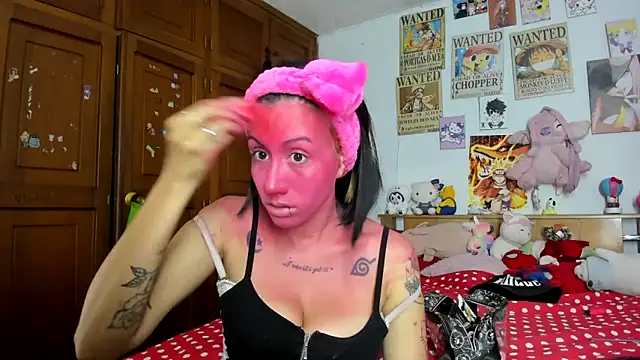 Snapshot of LunaDeCristall chatting on October 23, 2025, 5:06 am LunaDeCristall online show from October 23, 2025, 5:06 am