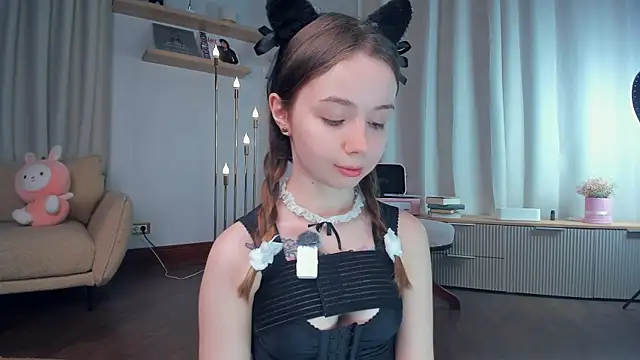 DominikaElis online show from April 21, 2026, 1:42 am