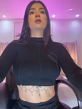 Snapshot of amelie_jhons chatting on December 19, 2025, 9:17 pm amelie jhons online show from December 19, 2025, 9:17 pm